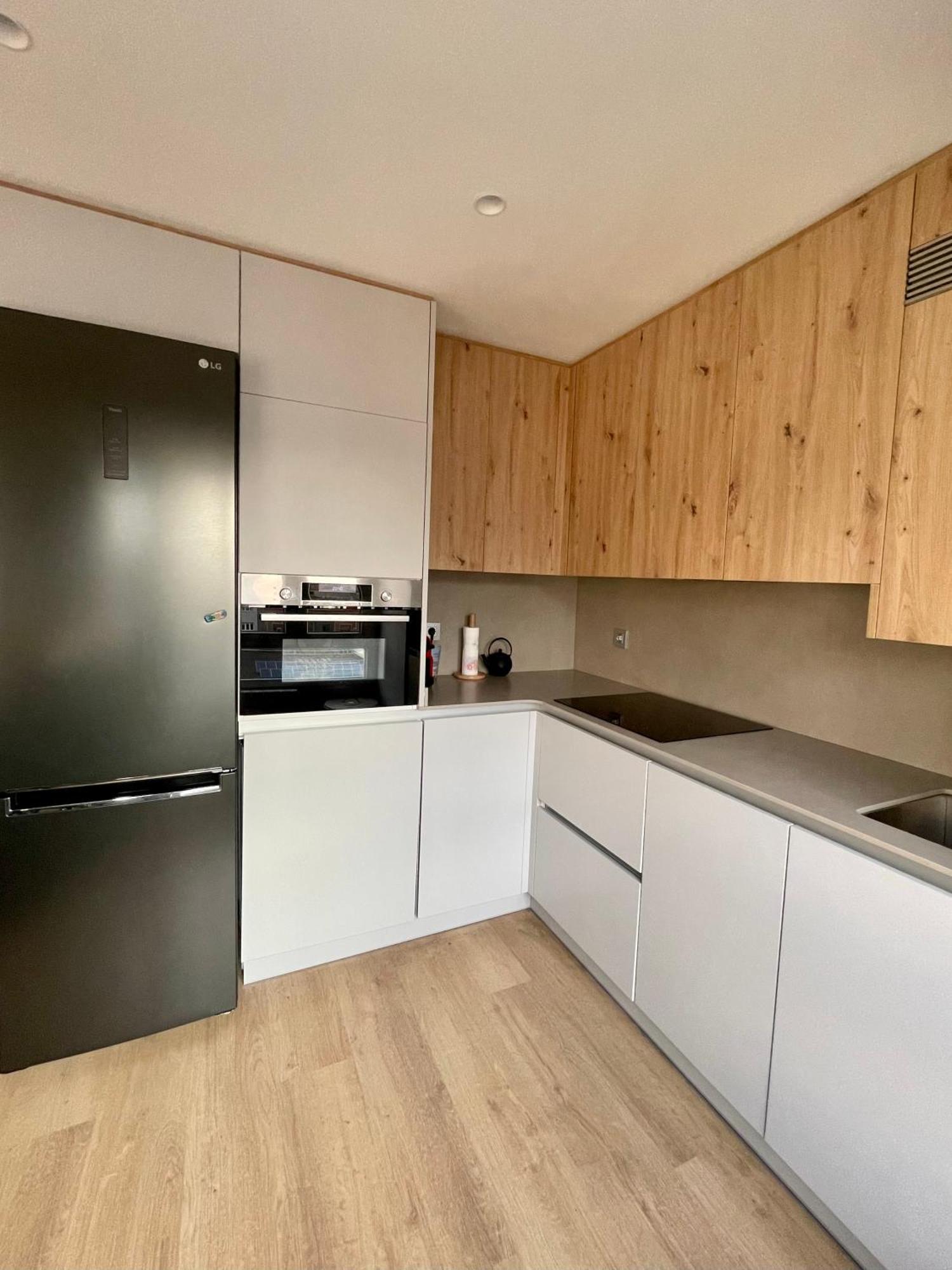 Piso De 2 Habitaciones En Centro, Zona Muy Tranquila Con Playa A 2 Min Andando 希洪 外观 照片