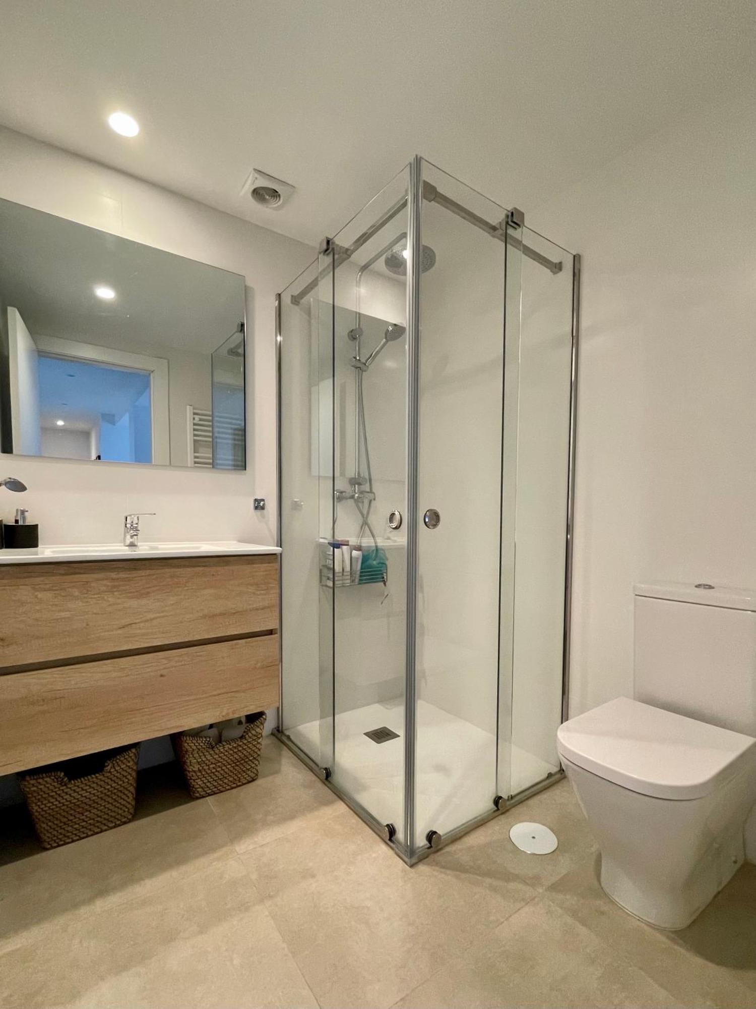 Piso De 2 Habitaciones En Centro, Zona Muy Tranquila Con Playa A 2 Min Andando 希洪 外观 照片